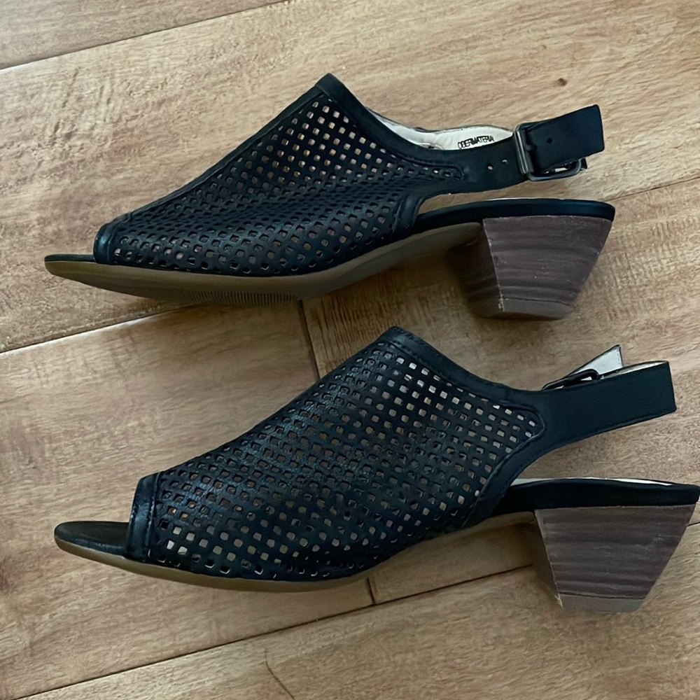 New Paul Green sling back sandal